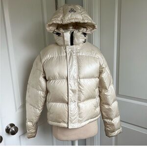 Aritzia Super Puff shorty in Birch